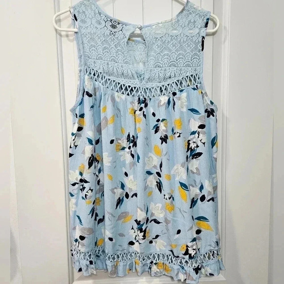 Lane Bryant Sleeveless Flowy Rayon/Lace Tank Top - Blue Floral - Plus Size 16 - Picture 2 of 4